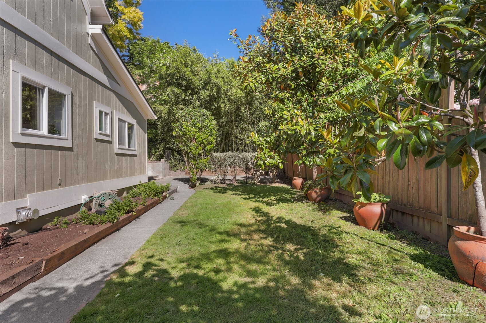 502 32nd Avenue Seattle WA 98122