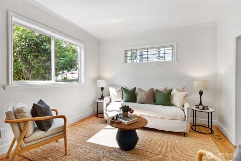 502 32nd Avenue Seattle WA 98122