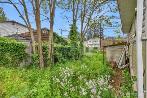 929 Pecks Drive Everett WA 98203