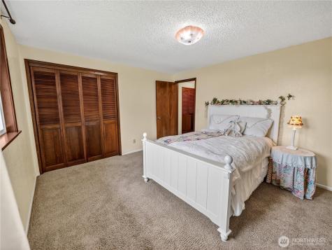 30520 SE 358th Street Enumclaw WA 98022