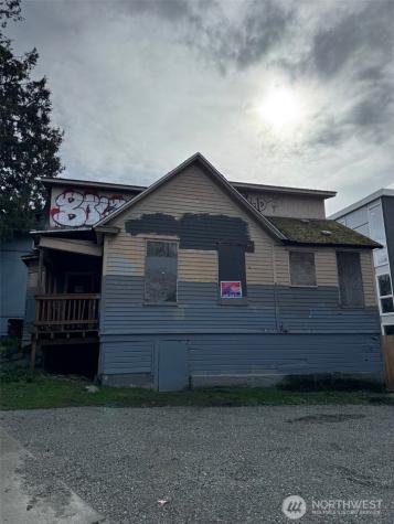 2531 Gilman Drive W Seattle WA 98199
