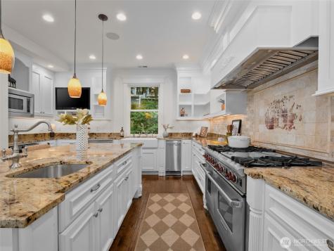 1007 W Newell Street Seattle WA 98119