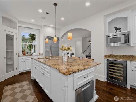 1007 W Newell Street Seattle WA 98119