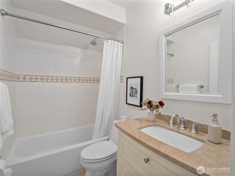 1007 W Newell Street Seattle WA 98119