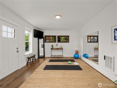1007 W Newell Street Seattle WA 98119