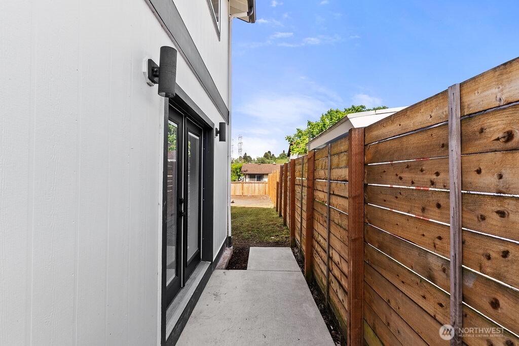 8327 44th Avenue S Seattle WA 98118