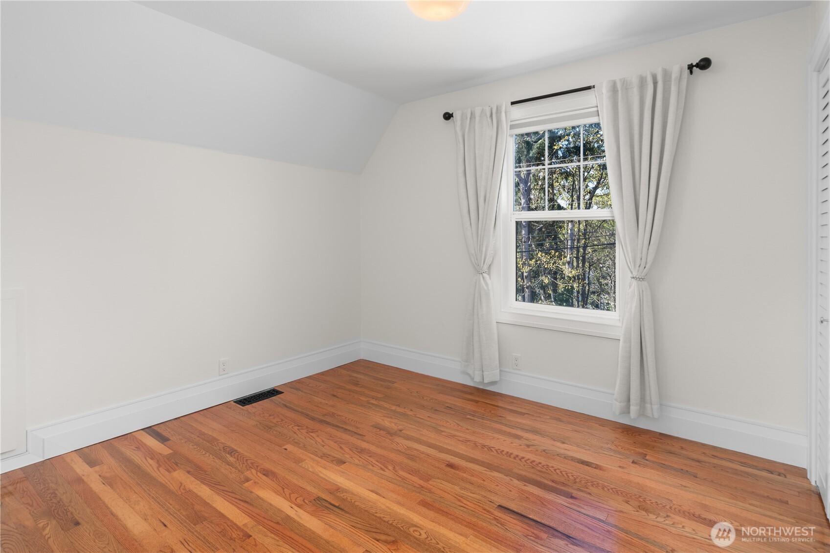 19441 1st Ave NE Poulsbo WA 98370