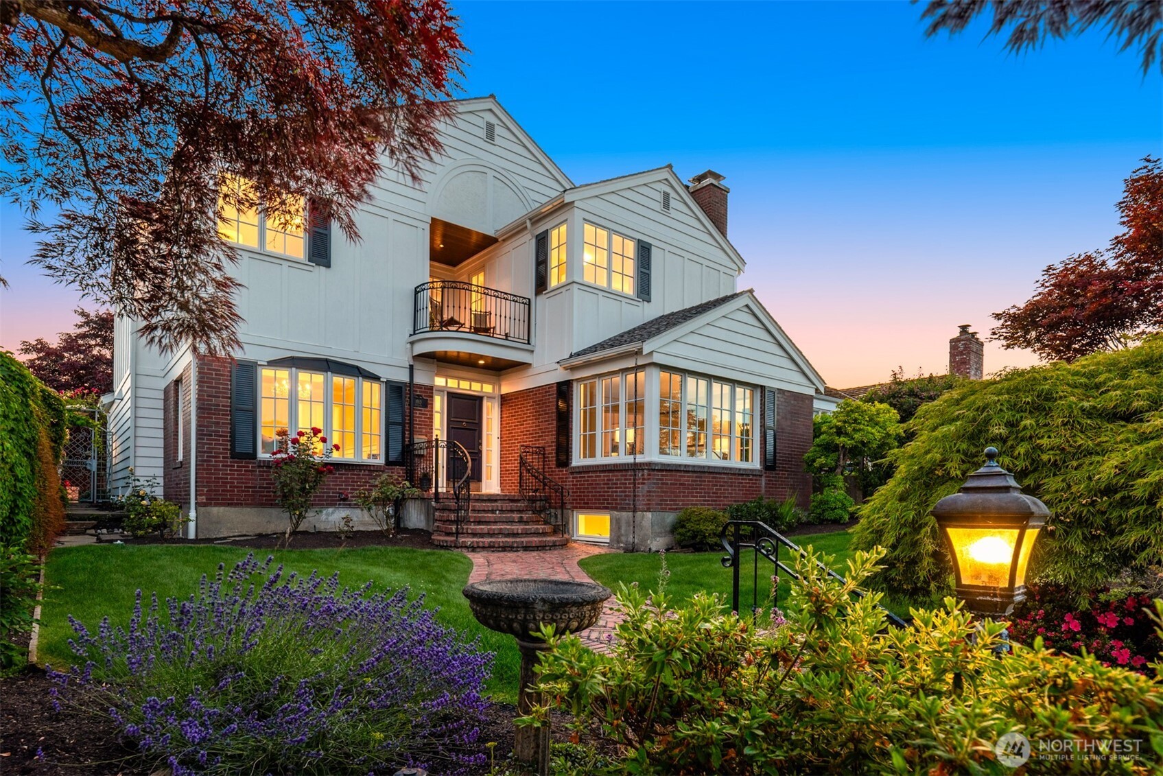 1915 35th Avenue W Seattle WA 98199