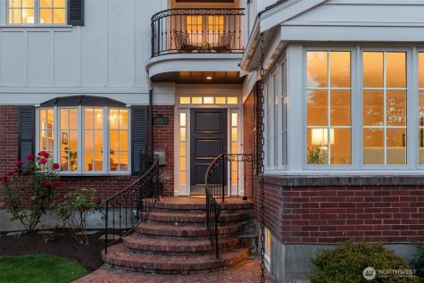 1915 35th Avenue W Seattle WA 98199