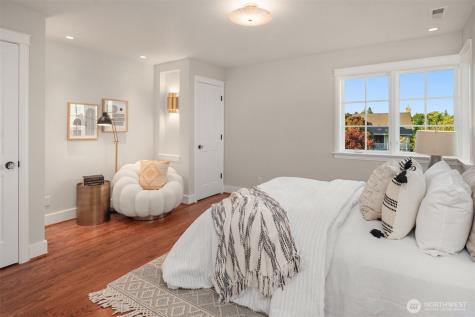 1915 35th Avenue W Seattle WA 98199