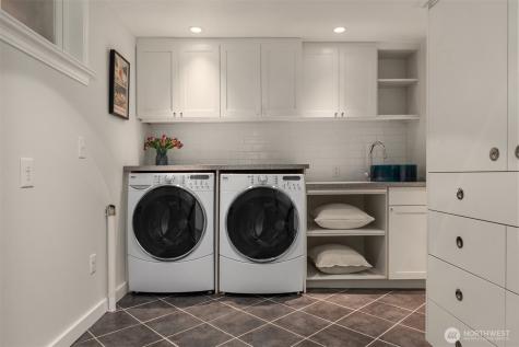 1915 35th Avenue W Seattle WA 98199