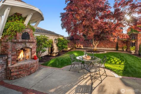1915 35th Avenue W Seattle WA 98199