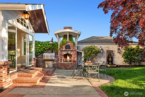1915 35th Avenue W Seattle WA 98199