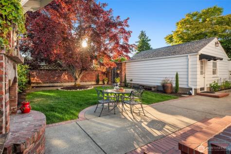 1915 35th Avenue W Seattle WA 98199