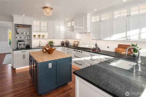 1915 35th Avenue W Seattle WA 98199