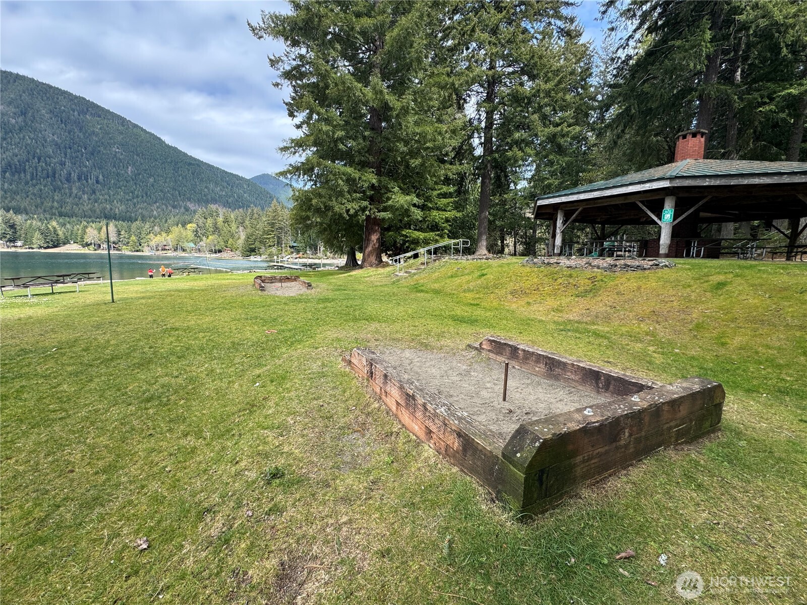 300 N Mount Jupiter Hoodsport WA 98548
