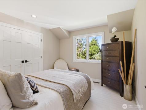 4235 91st Avenue NE Yarrow Point WA 98004