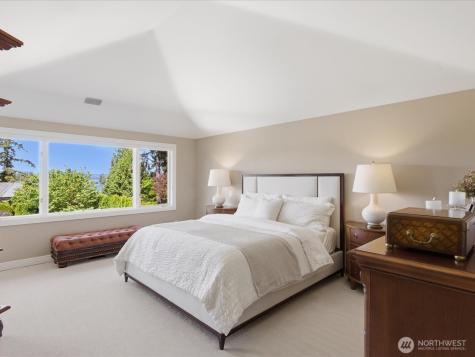 4235 91st Avenue NE Yarrow Point WA 98004