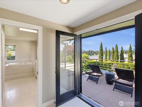 4235 91st Avenue NE Yarrow Point WA 98004