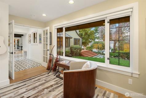 3530 W Laurelhurst Drive NE Seattle WA 98105