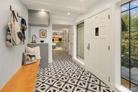 3530 W Laurelhurst Drive NE Seattle WA 98105