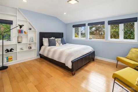 3530 W Laurelhurst Drive NE Seattle WA 98105