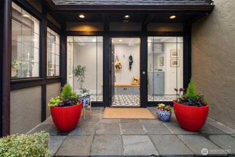 3530 W Laurelhurst Drive NE Seattle WA 98105