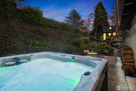 3530 W Laurelhurst Drive NE Seattle WA 98105