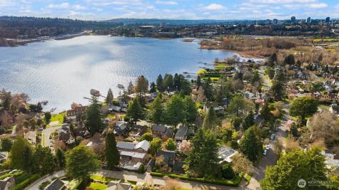 3530 W Laurelhurst Drive NE Seattle WA 98105