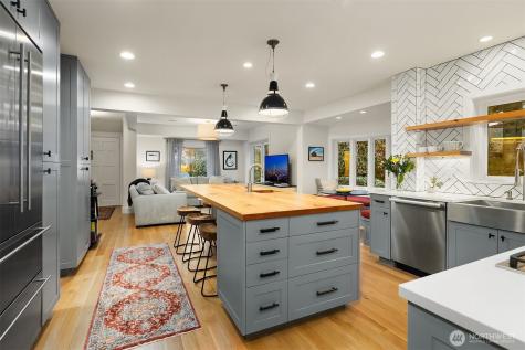 3530 W Laurelhurst Drive NE Seattle WA 98105