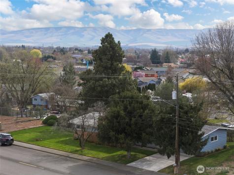 950 SE 12th Street College Place WA 99324