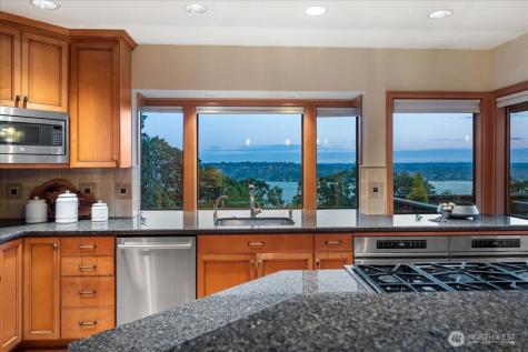 8297 SE 82nd Street Mercer Island WA 98040