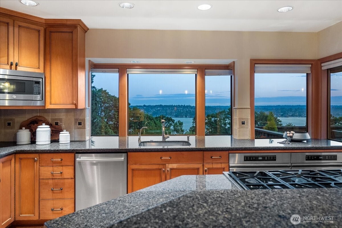 8297 SE 82nd Street Mercer Island WA 98040
