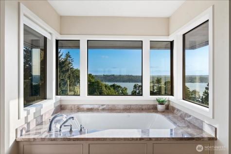 8297 SE 82nd Street Mercer Island WA 98040
