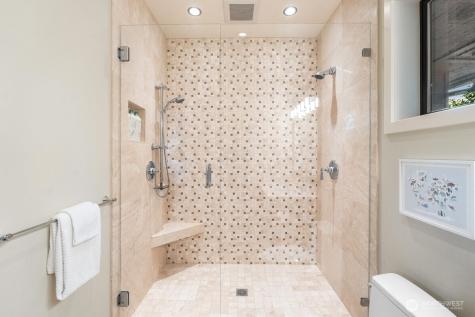 8297 SE 82nd Street Mercer Island WA 98040