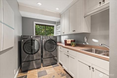 8297 SE 82nd Street Mercer Island WA 98040