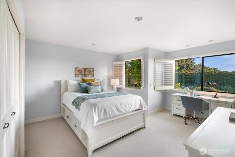 8297 SE 82nd Street Mercer Island WA 98040