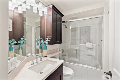8297 SE 82nd Street Mercer Island WA 98040