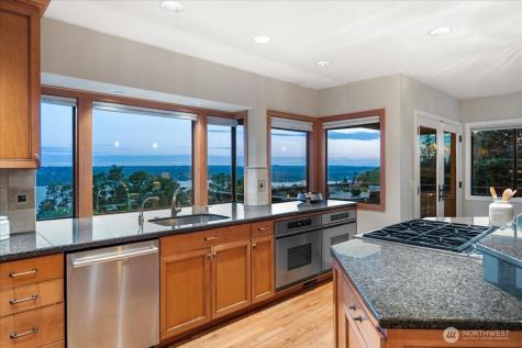 8297 SE 82nd Street Mercer Island WA 98040