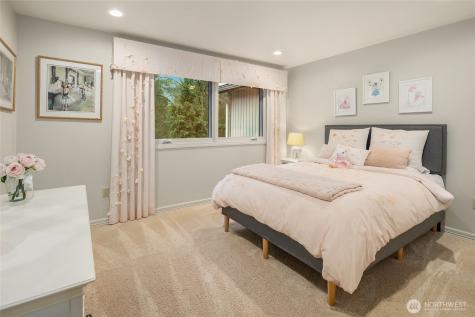 3240 126th Avenue NE Bellevue WA 98005