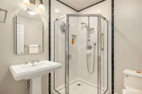 3240 126th Avenue NE Bellevue WA 98005