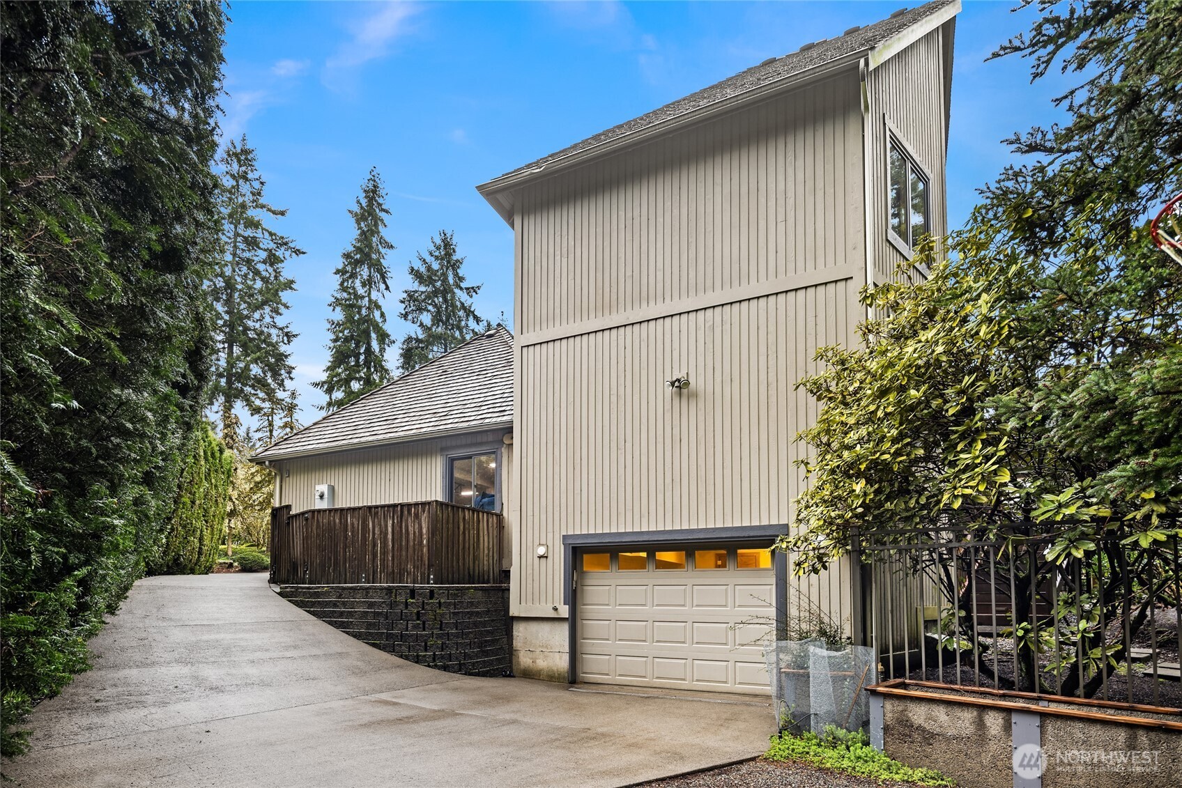 3240 126th Avenue NE Bellevue WA 98005