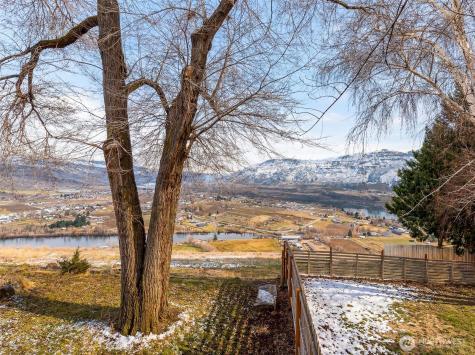1220 S Webb Place East Wenatchee WA 98802