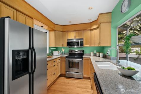3835 25th Avenue W Seattle WA 98199