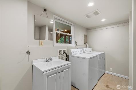 5654 48th Avenue SW Seattle WA 98136