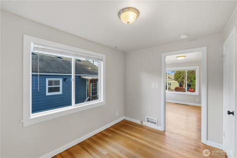 5654 48th Avenue SW Seattle WA 98136