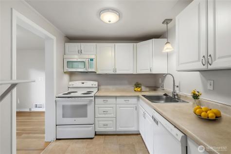 5654 48th Avenue SW Seattle WA 98136