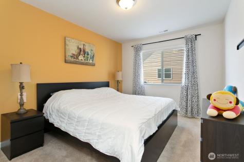 1009 32nd Street NW Puyallup WA 98371