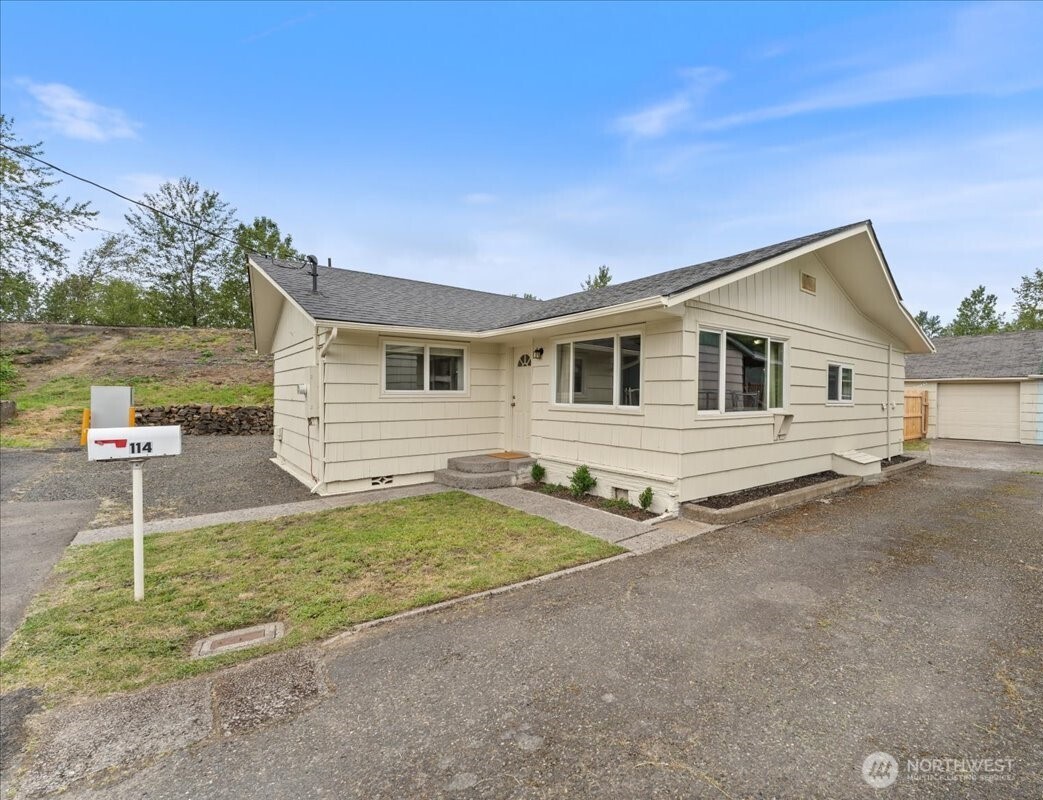 114 Cherry Street NW Castle Rock WA 98611