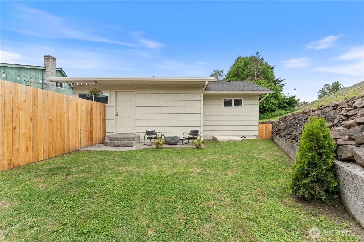 114 Cherry Street NW Castle Rock WA 98611